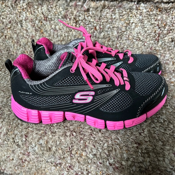 Skechers size 7 flex sole sneakers - Picture 2 of 6